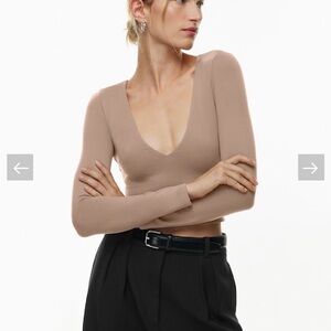 Babaton contour v-neck long sleeve